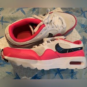 NIke Woman Athletic Shoe